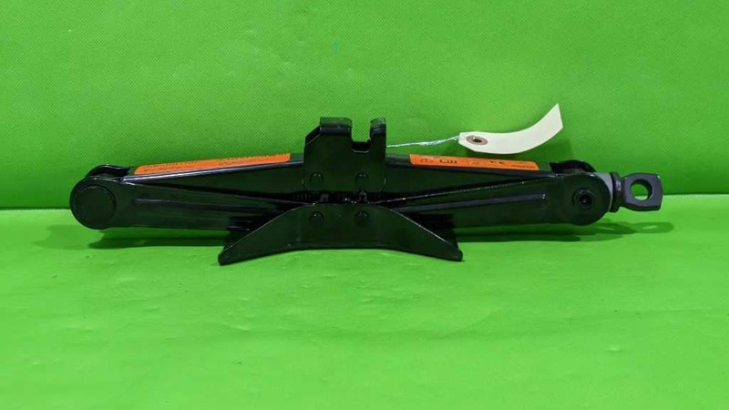 20-25 SENTRA ROADSIDE SCISSOR JACK OEM 4581-44