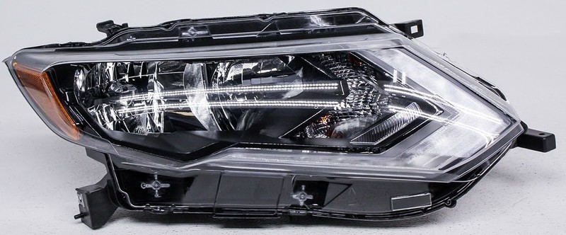 OEM Nissan Rogue Right Passenger Side Halogen Headlamp Housing Chipped