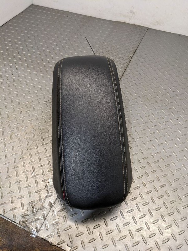 2014-2018 JEEP CHEROKEE ARMREST CENTER ARM REST CONSOLE OEM BLACK LEATHER1159466