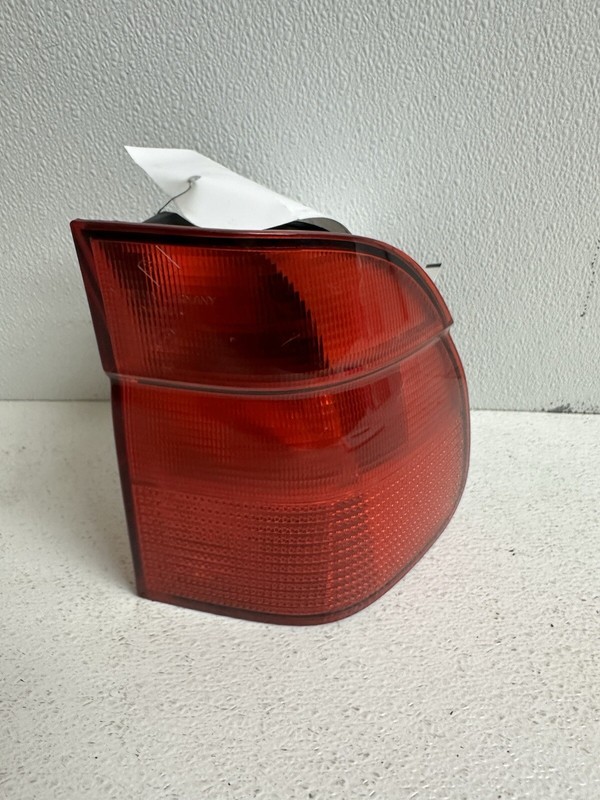 1999-2000 BMW 540i SW Right Passenger Tail Light Lamp Taillight Taillamp Oem