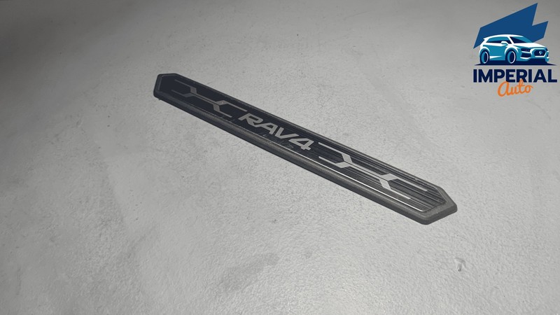 19-2025 TOYOTA RAV4 FRONT RIGHT PASSENGER SIDE DOOR SILL SCUFF TRIM PLATE BLACK