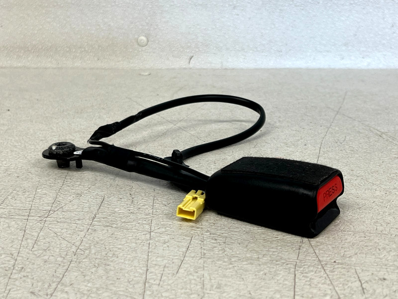 ⭐2021-2025 KIA SORENTO FRONT RIGHT PASS SIDE SEAT BELT BUCKLE ASSY OEM LOT2700