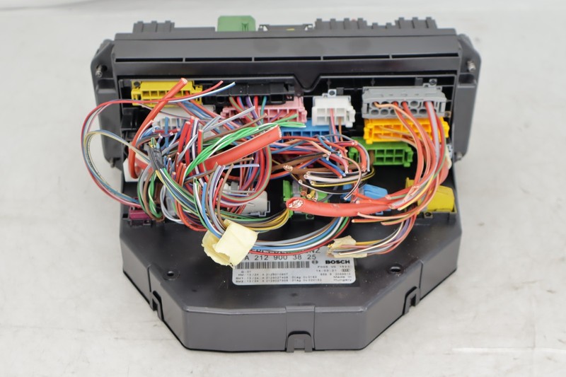✅ 2012 - 2015 Mercedes W204 C250 C300 AT SAM Front Fuse Box OEMA 212 900 38 25