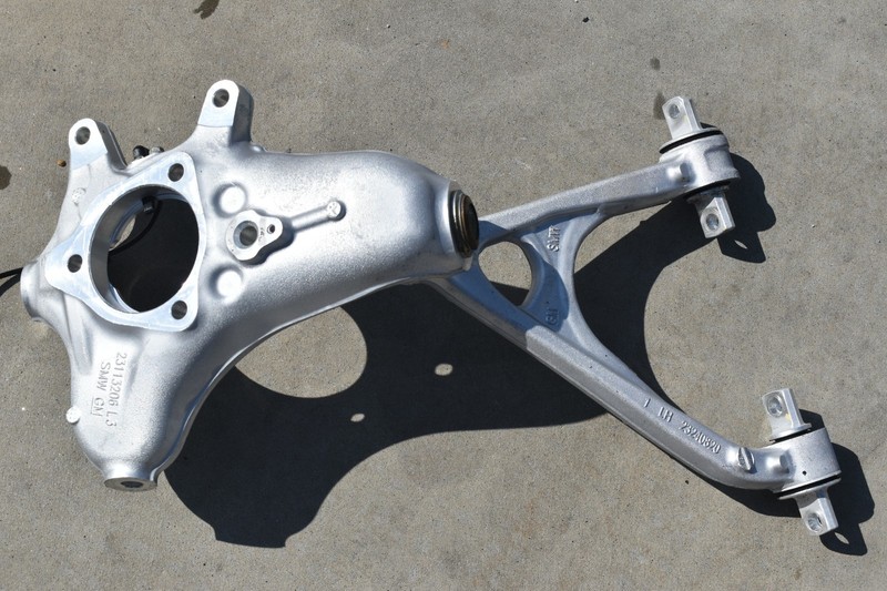 2014-19 CORVETTE LH DRIVER REAR SPINDLE/UPPER CONTROL ARM 23113206/23240820 USED