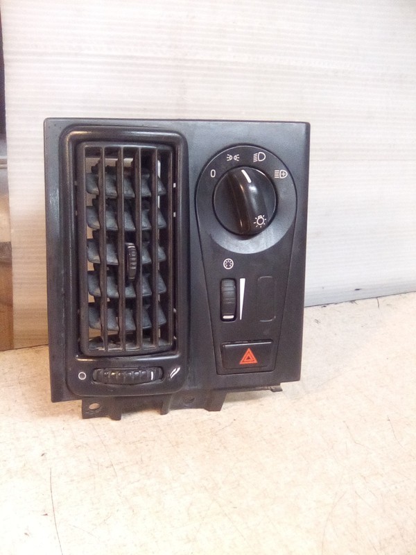Volvo VNL 20911930, 20953575-P06 Switch & Vent Panel Assembly
