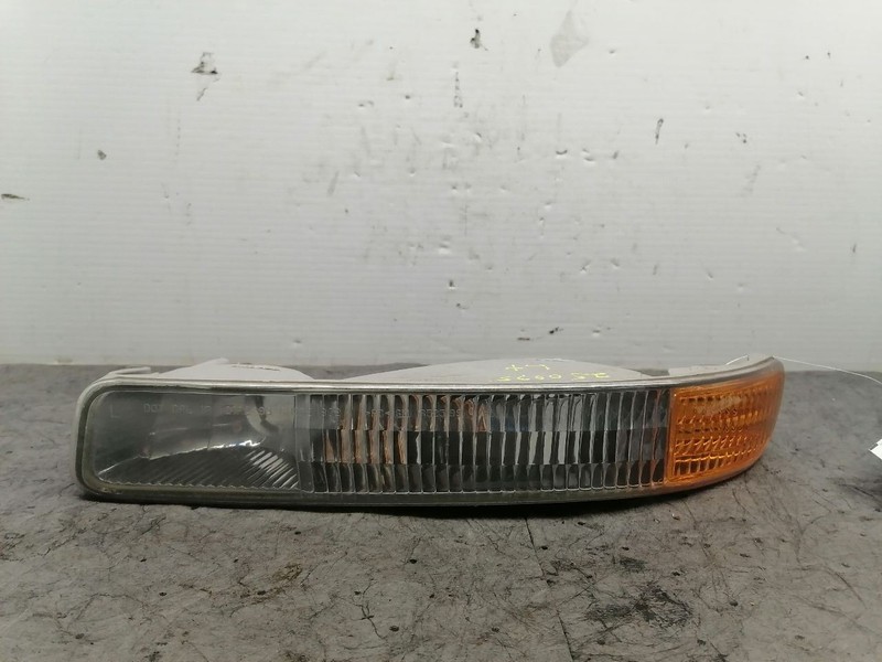 Driver Corner/Park Light Classic Style Fits 99-07 SIERRA 1500 PICKUP 1537672