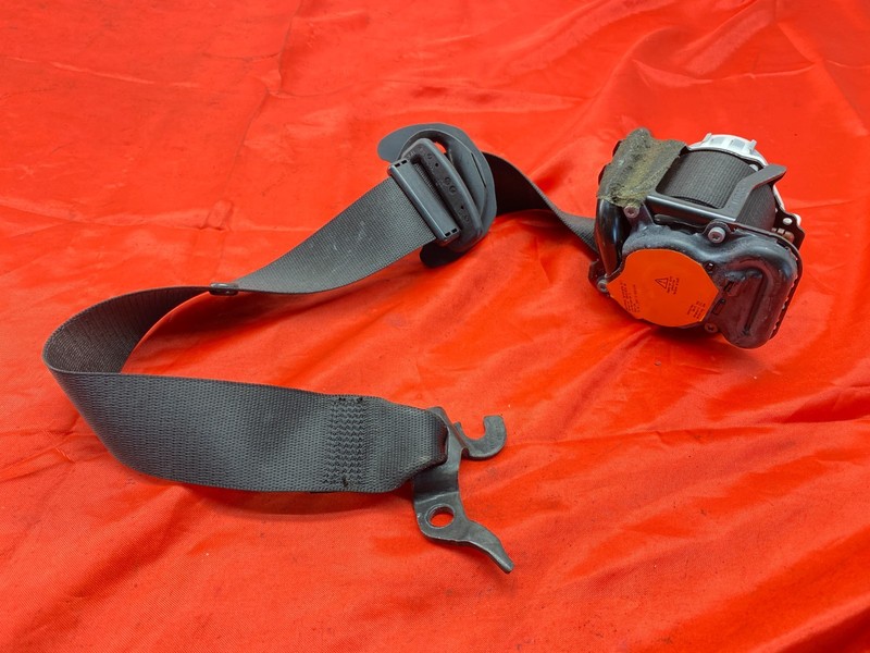 11-18 BMW F25 F26 X3 X4 Front Right Passenger Side Seat Belt Retractor Black OEM