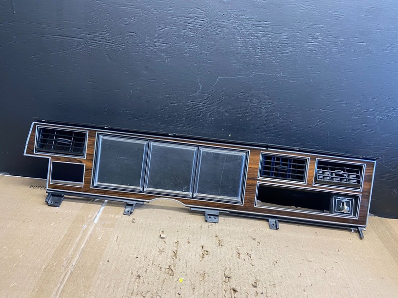 1981-1899 Lincoln Continental Mark VISpeedometer Dash Bezel Air Vent ab5741 DG