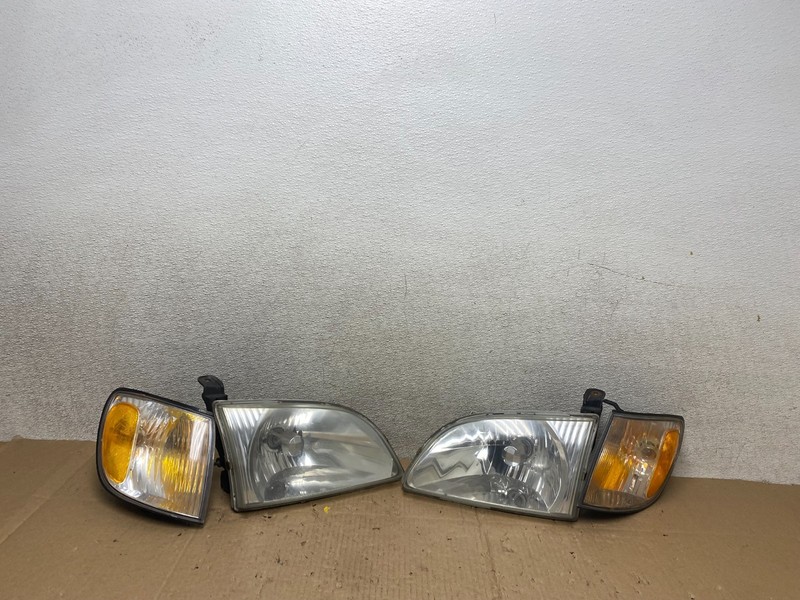 2001 2002 2003 Toyota Sienna Left+Right Side Set Headlights Halogen T5730 DW