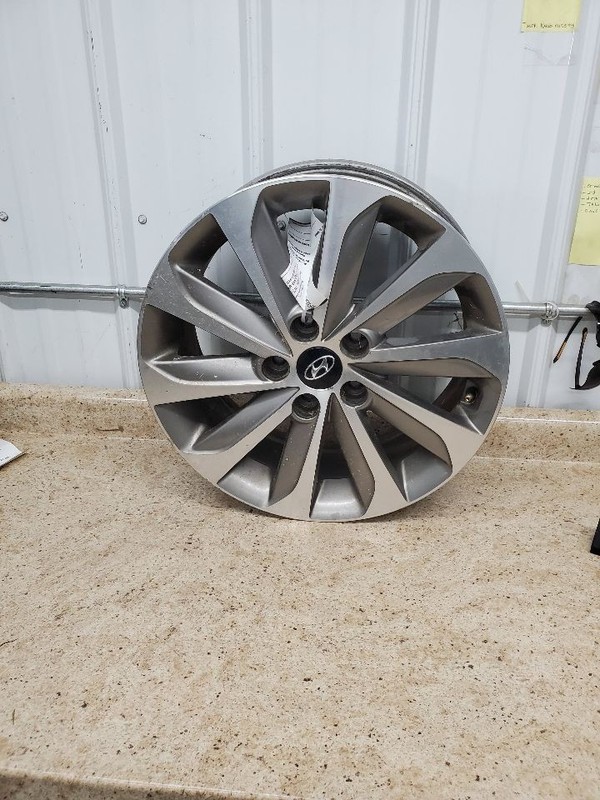 Wheel 17x7 Exposed Lug Nuts 10 Spoke Alloy Directional Fits 15-17 SONATA 301669
