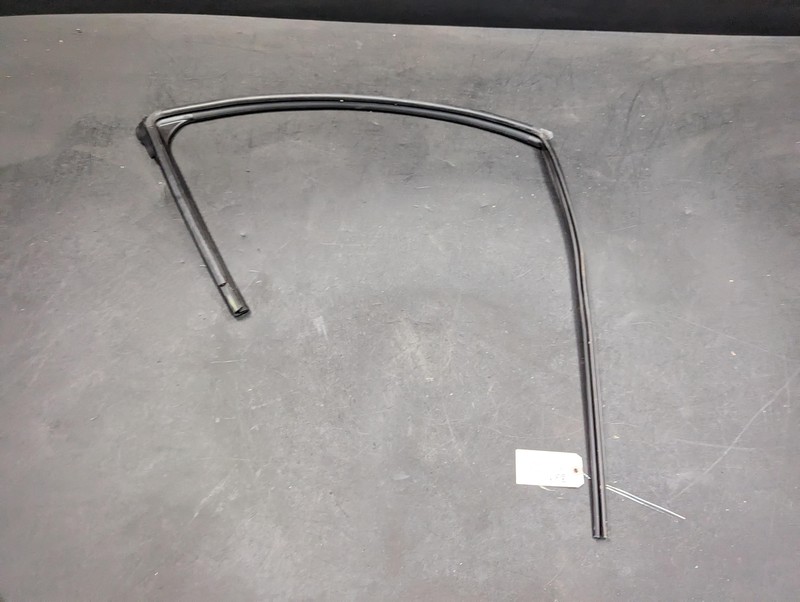 Front Right Door Window Glass Run Channel 2020 Nissan Versa 80330-5EF0A 2021-23