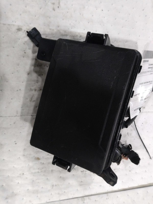 2022 Hyundai Venue Fuse Box OEM Red 91270K2080 40K Miles SUV Parts
