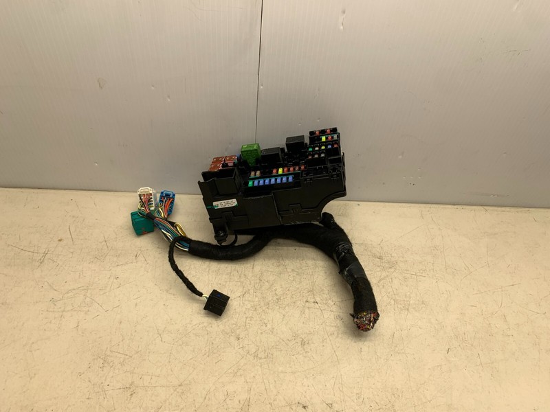 2017-2022 BUICK ENCORE LEFT DRIVER SIDE UNDER DASH FUSE BOX BLOCK OEM