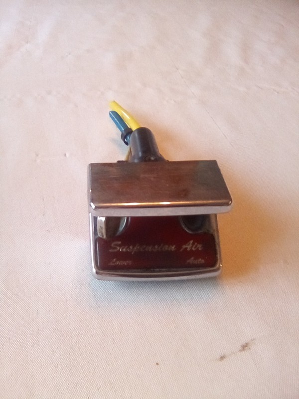 Freightliner FLD112 Suspension Air Switch