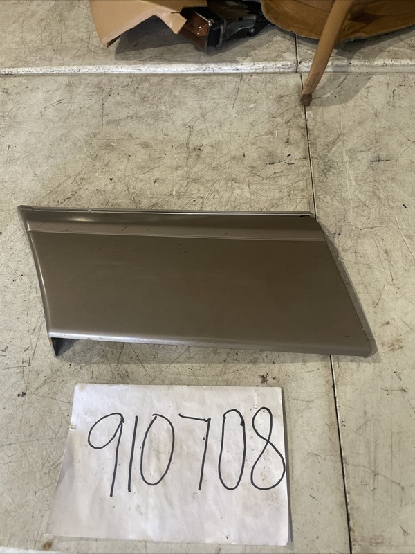 1986-1991 Mercedes W126 420SEL Fender Molding Left Driver Side Smoke Silver