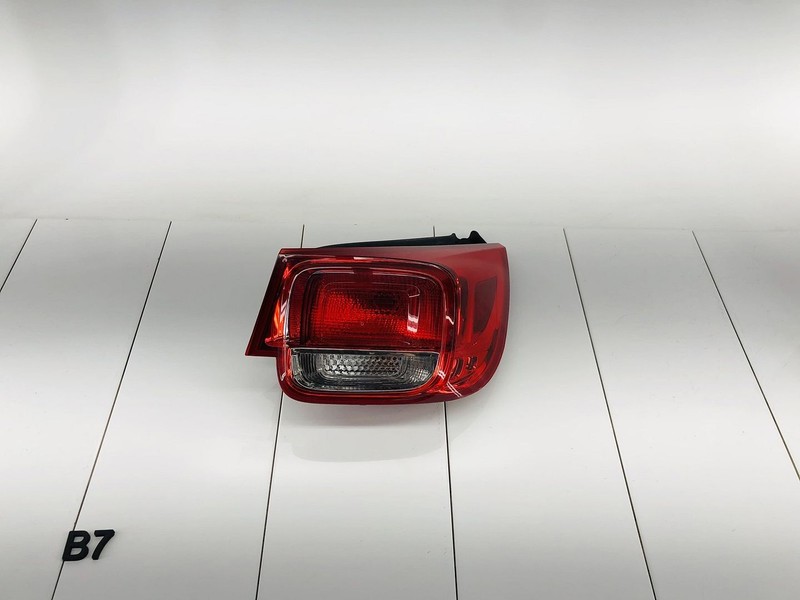 13-15 CHEVROLET MALIBU REAR LEFT SIDE OUTER TAIL LIGHT BRAKE STOP LAMP OEM