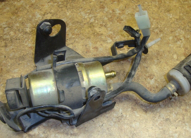 2002 Yamaha XVS650 XVS 650 A V Star Fuel Gas Pump Petrol 02