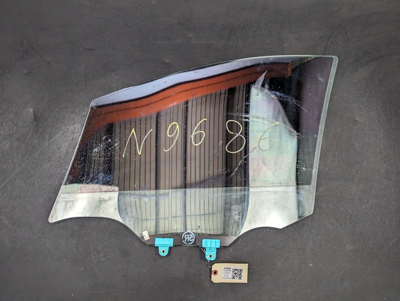 Front Right Door Window Glass 2020 Nissan Versa S 80300-5EF0A 2021 2022 2023
