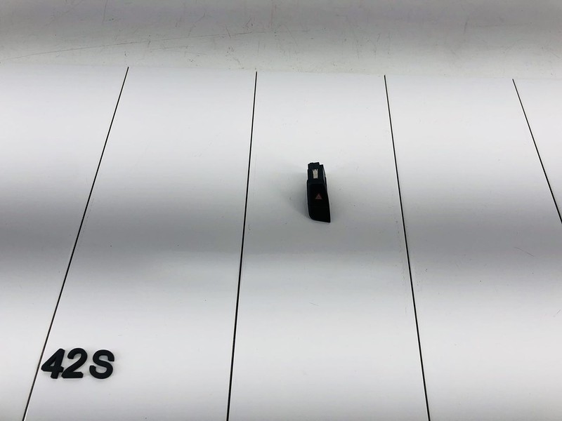 09-16 AUDI A4 QUATTRO FRONT CENTER DASHBOARD HAZARD LIGHT SWITCH BUTTON OEM