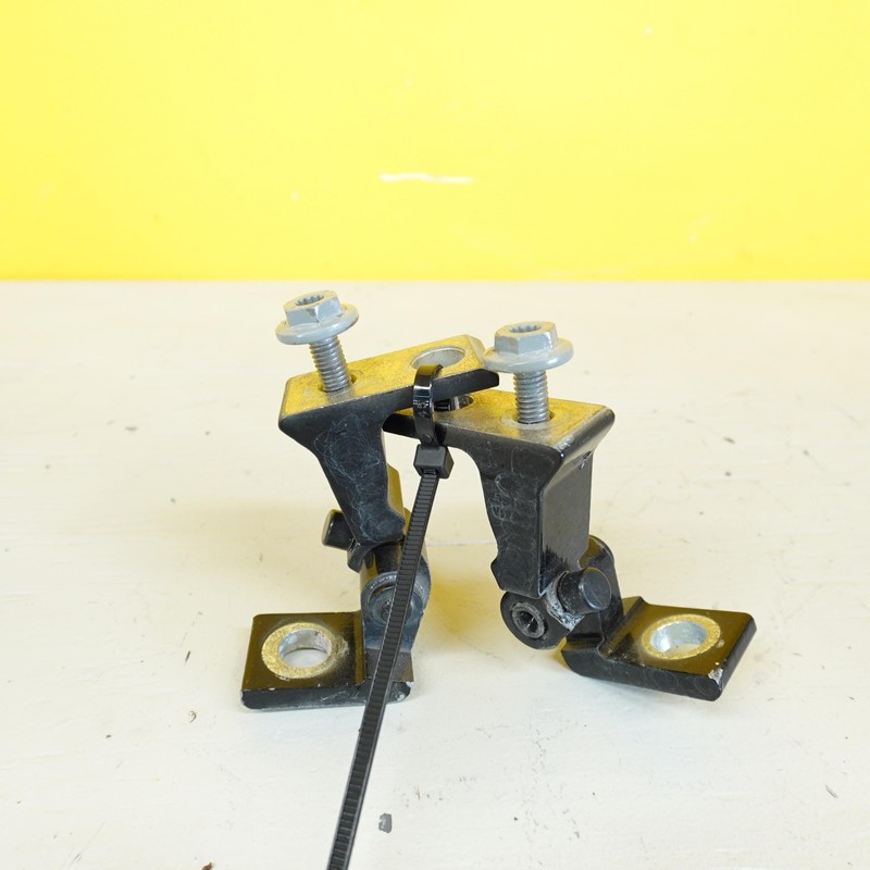 2015-2018 PORSCHE CAYENNE FRONT RIGHT SIDE DOOR HINGE UPPER LOWER SET 8K0831402A
