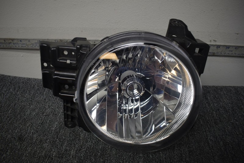 2007-2010 TOYOTA FJ CRUISER RIGHT SIDE HEADLIGHT FACTORY OEM