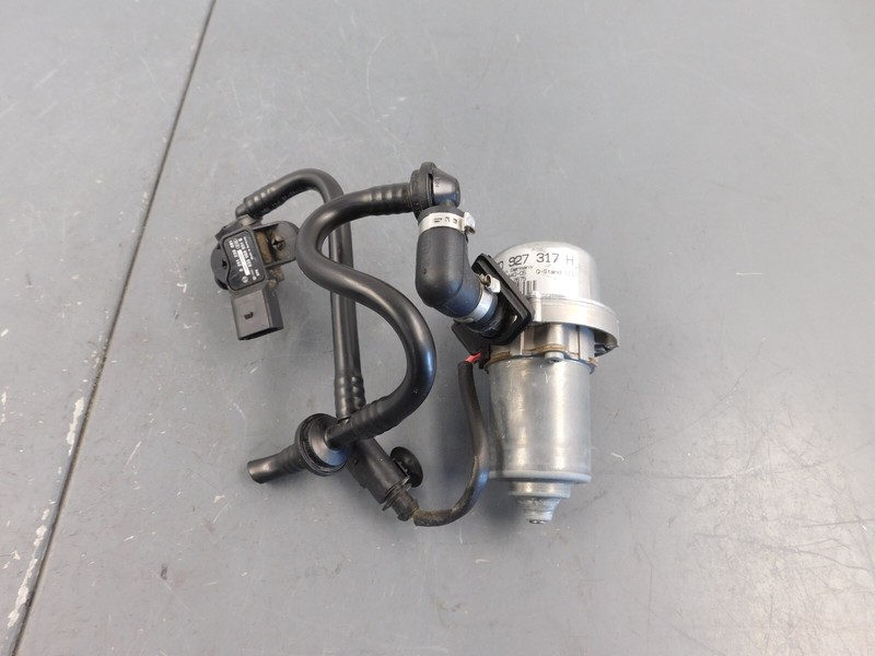 2014 11 12 15 Audi R8 V10 Electric Vacuum Pump / Bracket #0146 I7