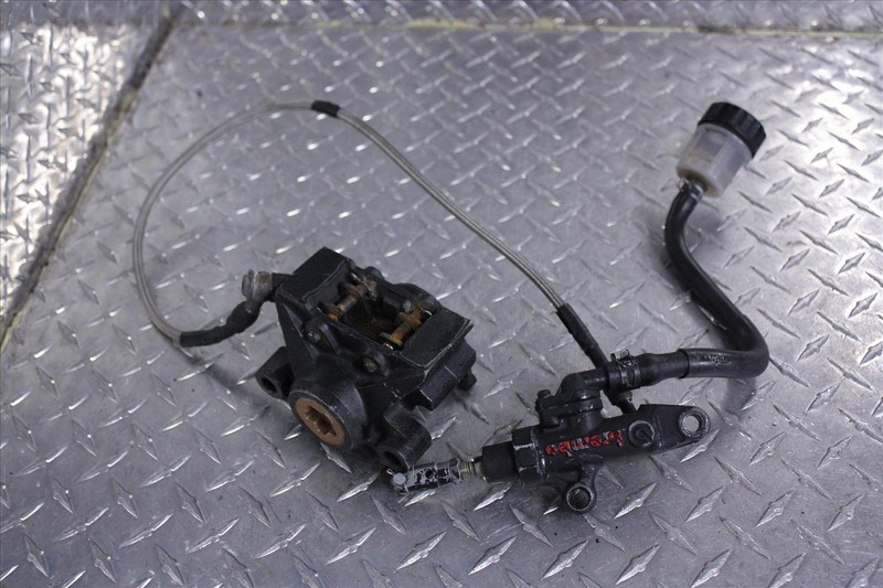 2000 YAMAHA YZF R 1 REAR BRAKE CALIPER MASTER CYLINDER RESERVOIR ASSY R1 * 00