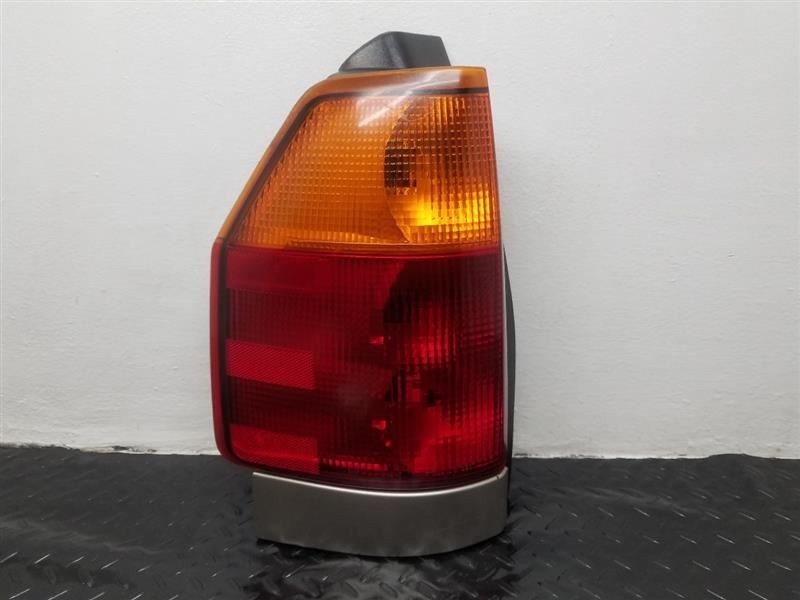 02-09 GMC Envoy Left Driver Tail Light Lamp Assembly OEM 15131576