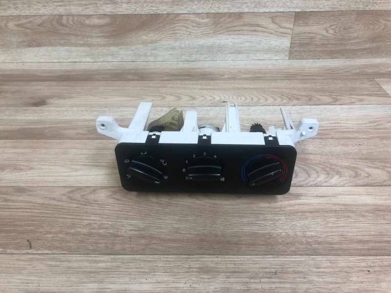 LAND ROVER FREELANDER OEM FRONT AC CLIMATE CONTROL HEATER SWITCH 2004-2005