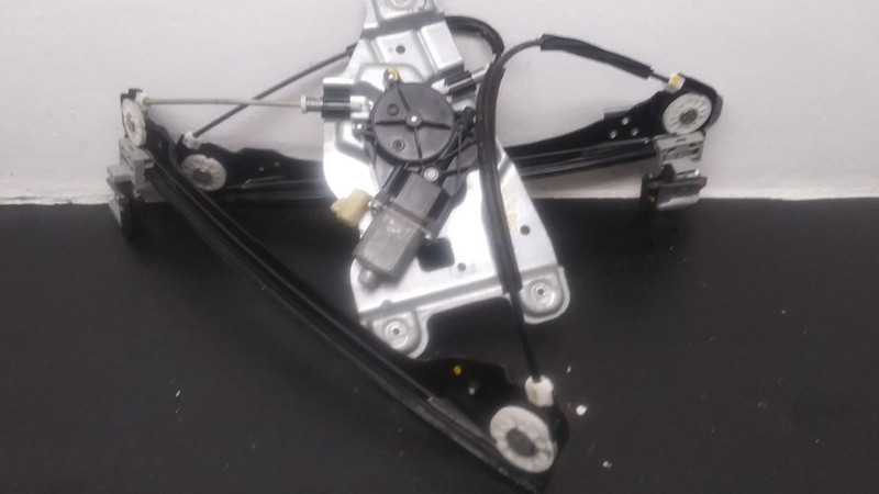 10-11 Chevrolet Equinox Frotn Right Passenger Window Regulator OEM 20942198
