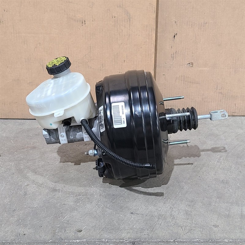 15-17 Mustang GT 5.0 Power Brake Booster Master Cylinder Oem Aa7348