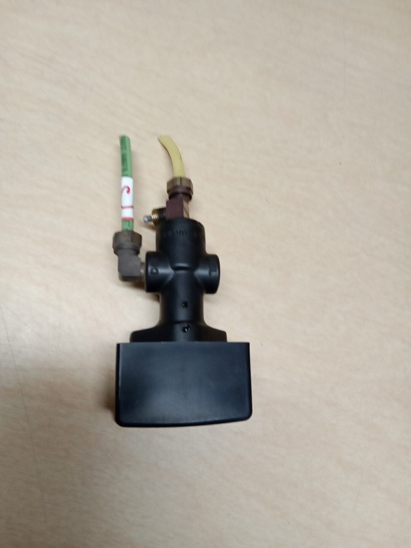 Free Fifth Wheel Lock/Unlock Slide Switch N13440DL 412K MB (C)
