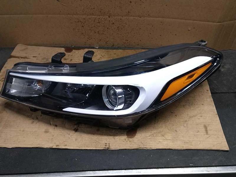 2018 KIA Forte Left Headlight Assembly White OEM 633112 137K Miles