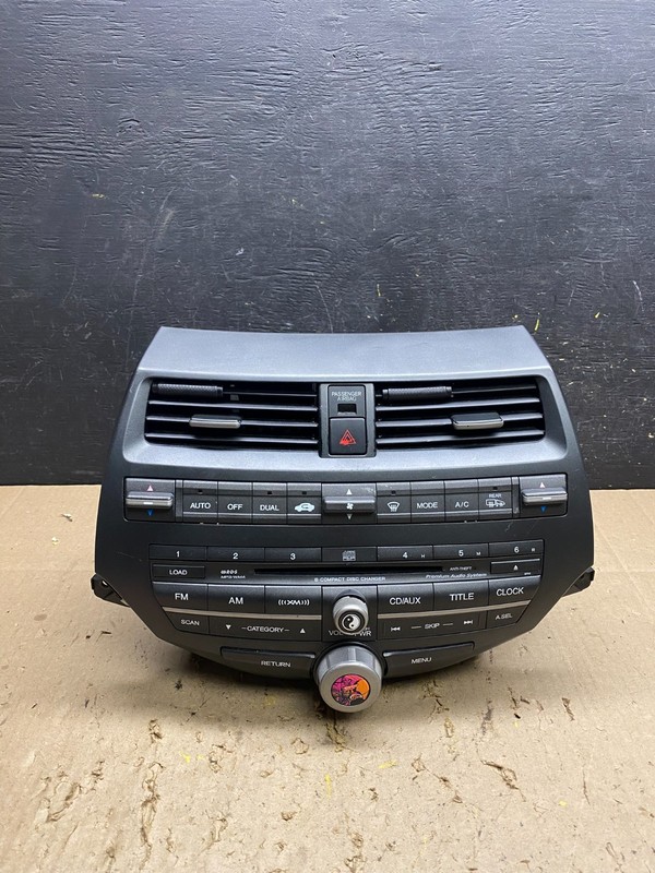 2008 - 2012 Honda Accord Front Radio Control AM./FM CD Climate Control AE1729 DG