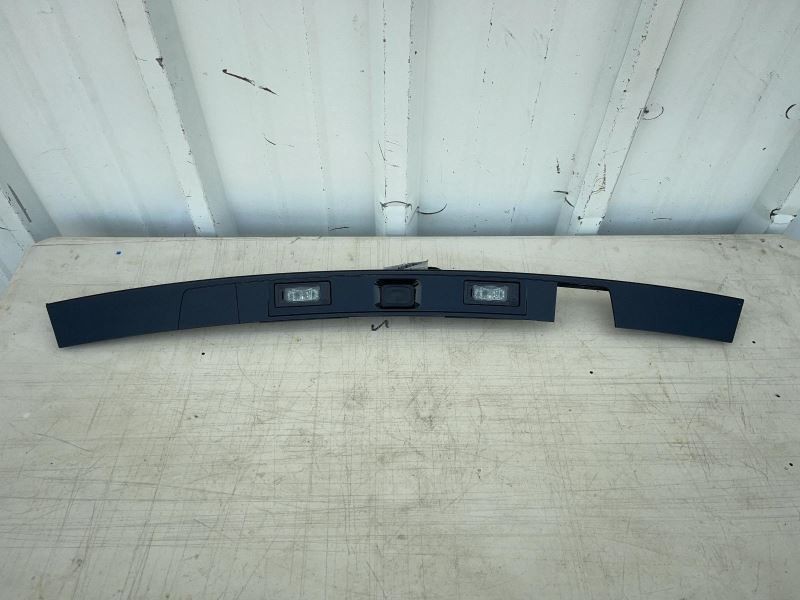 2017-2020 ROVER DISCOVERY SPORT REAR TAILGATE LICENSE PLATE LIGHT HANDLE 59580