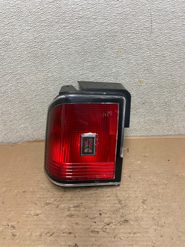 1985 to 1988 Oldsmobile Cutlass Left Driver LH Side Tail Light AB0884 DG