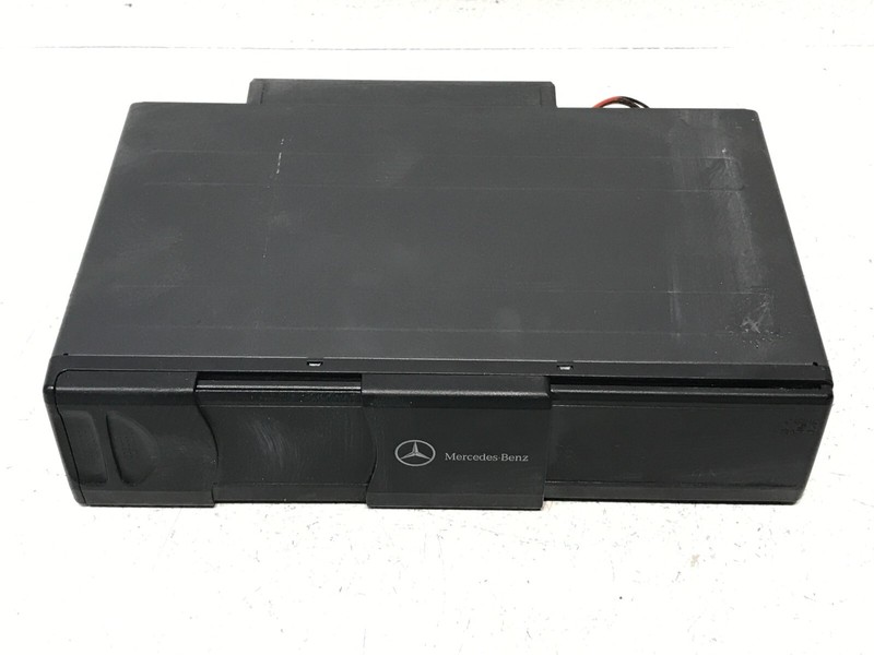 03-06 Mercedes W220 S500 CD Changer 6 Disk Player MC3330 2208274642 OEM