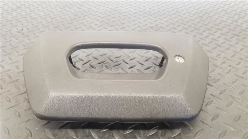 02-06 Chevrolet Avalanche Tail Gate Bezel Only W/ Key OEM 19209650
