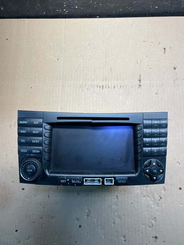 2003 2008 Mercedes E320 E350 Head Screen Display Radio CD Player Stereo U1438 DG