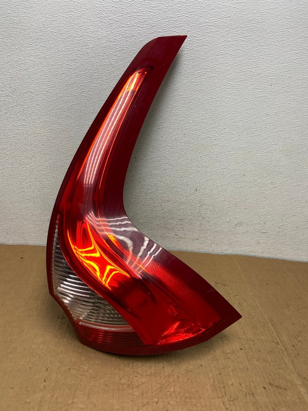 2009 to 2011 Volvo XC60 Right Passenger RH Tail Light Oem AD1303 LK