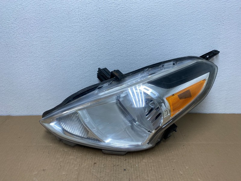 2015 to 2019 Nissan Versa Headlight Left Driver Lh Side Oem AB8204 DW