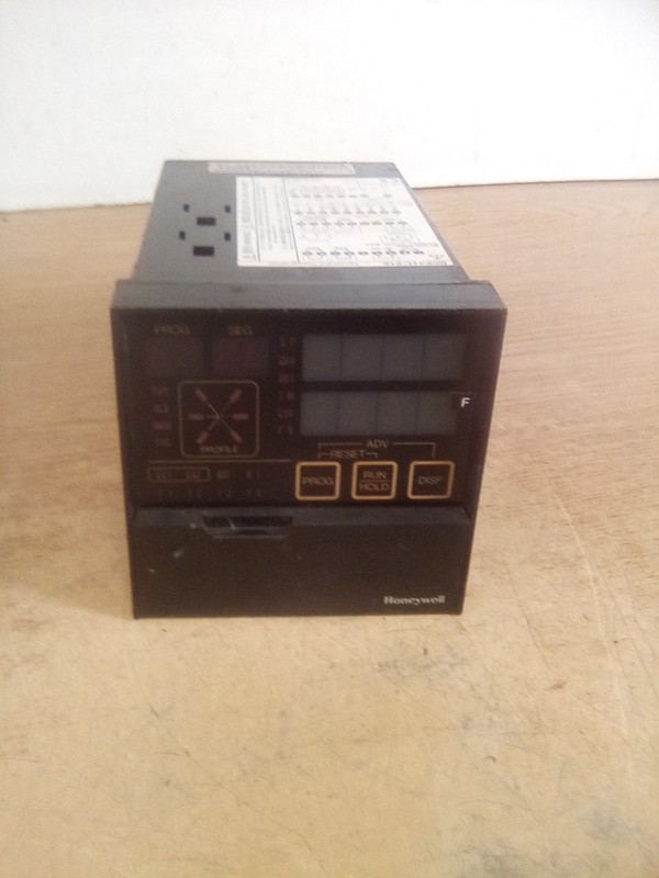 Honeywell Yamatake DCP211/216 DCP2165GK09E00000 Controller