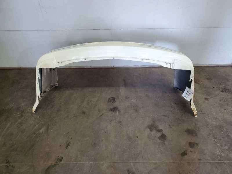 Rear Bumper With Chrome Center Moulding Fits 05-10 300 300548