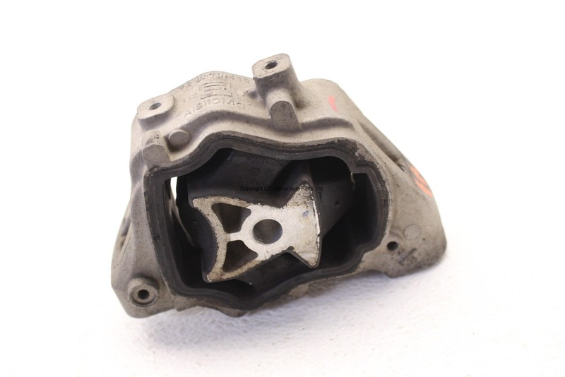 2015 - 2019 LR DISCOVERY SPORT L550 REAR LOWER ENGINE MOUNT OEM *ONLY 22K MILES*
