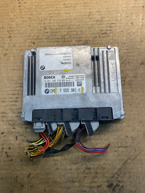 BMW 7 Computer Module ECU ECM 7 555 901-01 AA1710
