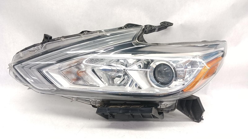 16-'18 NISSAN ALTIMA Left driver headlight halogen chrome OEM Grade B