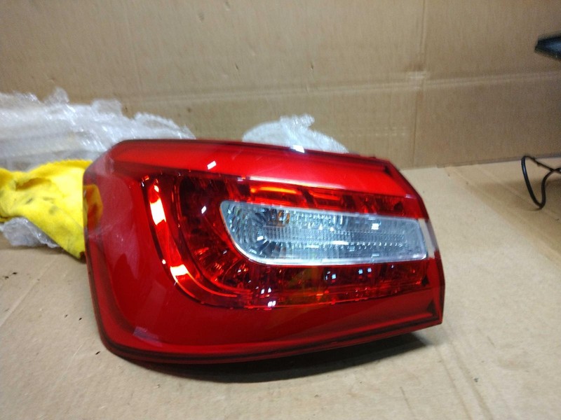 2015 KIA Cadenza Left Outer Tail Light Assembly Blue OEM 330972 52K Miles