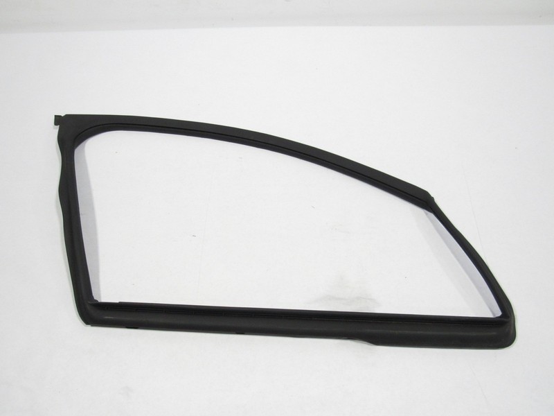 Porsche Panamera 4 2017 Front Right Door Window Seal Weather Strip 17-23 |:O