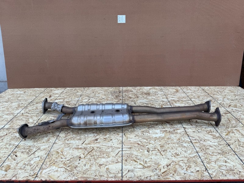 HYUNDAI GENESIS SEDAN & G80 15-20 OEM MUFFLER EXHAUST MID PIPE TUBE 5.0L V8