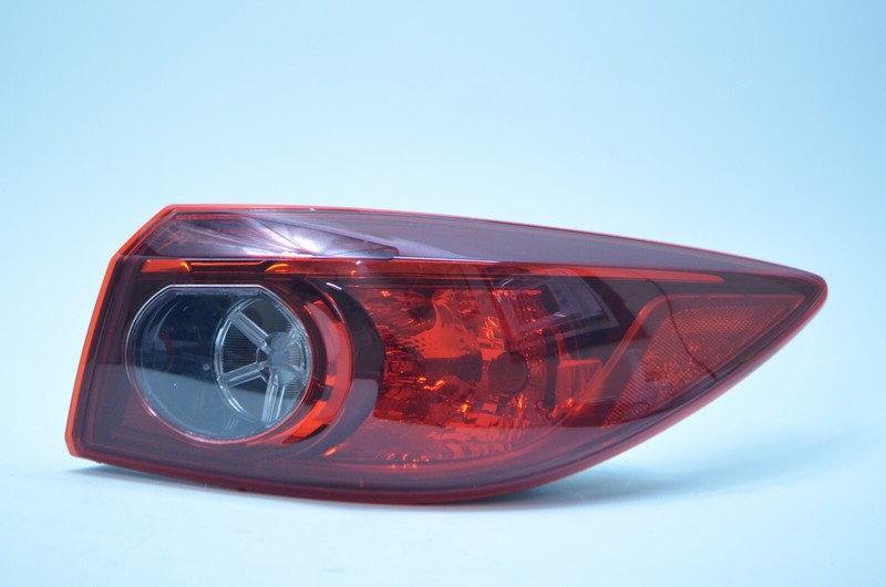 14-18 MAZDA 3 REAR RIGHT PASSENGER SIDE TAIL LIGHT LAMP OEM